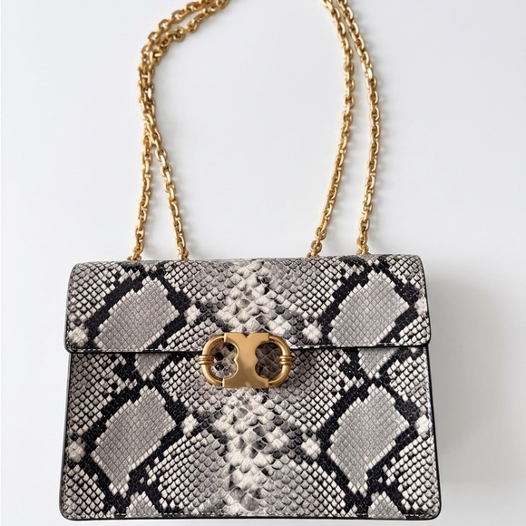 Tory Burch Handbags - Tory Burch Gemini Link Chain Shoulder Bag
